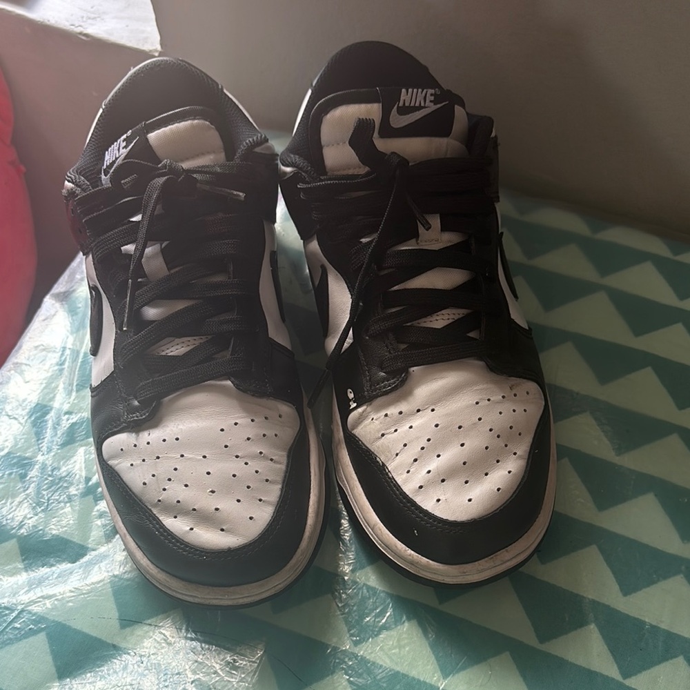 Nike Women's Black and White Sneakers